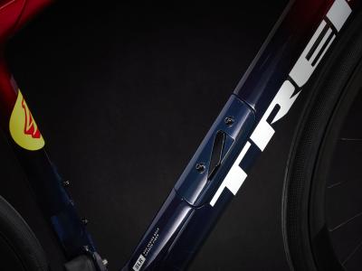 Trek Domane SLR 7 47 Metallic Red Smoke to Blue Smoke F Produktbild 3
