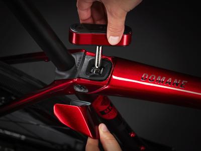 Trek Domane SLR 7 58 Metallic Red Smoke to Red Carbon S Produktbild 8