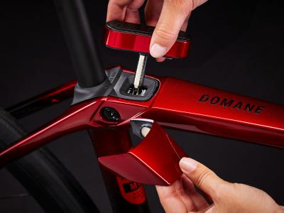 Trek Domane SLR 6 52 Metallic Red Smoke to Red Carbon S Produktbild 8