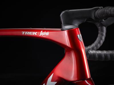 Trek Domane SLR 6 AXS 62 Metallic Red Smoke to Blue Smo Produktbild 5