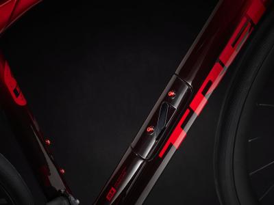 Trek Domane SLR 6 AXS 47 Metallic Red Smoke to Red Carb Produktbild 3