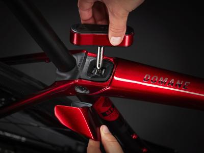 Trek Domane SLR 6 AXS 56 Metallic Red Smoke to Red Carb Produktbild 8