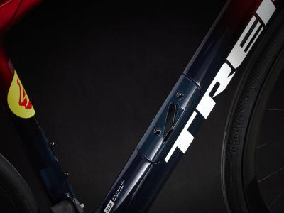 Trek Domane SLR 9 60 Metallic Red Smoke to Blue Smoke F Produktbild 3