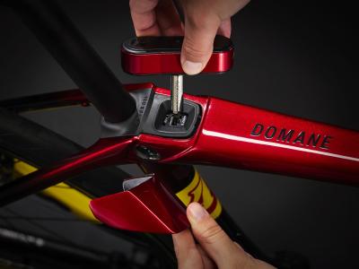 Trek Domane SLR 9 eTap 58 Metallic Red Smoke to Blue Sm Produktbild 8