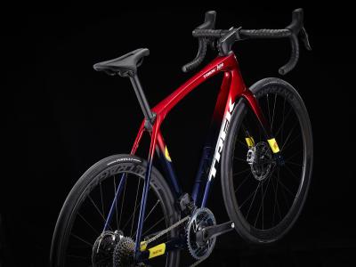 Trek Domane SLR 9 eTap 60 Metallic Red Smoke to Blue Sm Produktbild 2