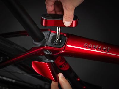 Trek Domane SLR 9 AXS 50 Metallic Red Smoke to Red Carb Produktbild 8