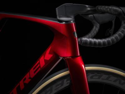 Trek Madone SLR 9 AXS 62 Metallic Red Smoke to Red Carb Produktbild 3