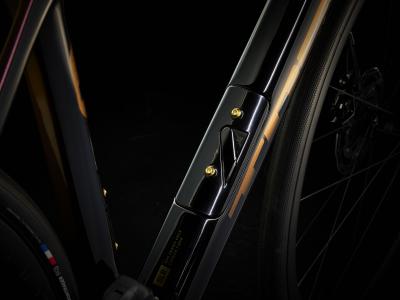 Trek Domane SLR 7 AXS 56 Axinite Flip/Trek Black Produktbild 3