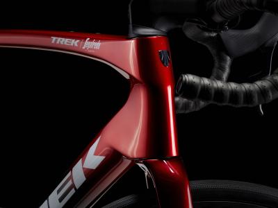 Trek Domane SLR 7 AXS 47 Metallic Red Smoke to Blue Smo Produktbild 5
