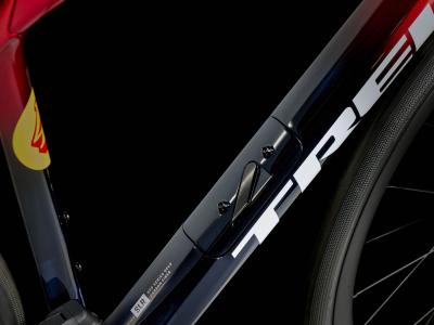 Trek Domane SLR 7 AXS 56 Metallic Red Smoke to Blue Smo Produktbild 3