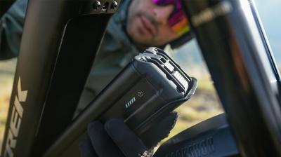Trek Powerfly FS+ 8 EU M 29 Gloss Lava/Matte Dark Web Produktbild 1