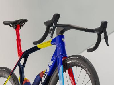 Trek MADONE SLR 8 AXS S Team Replica Produktbild 4